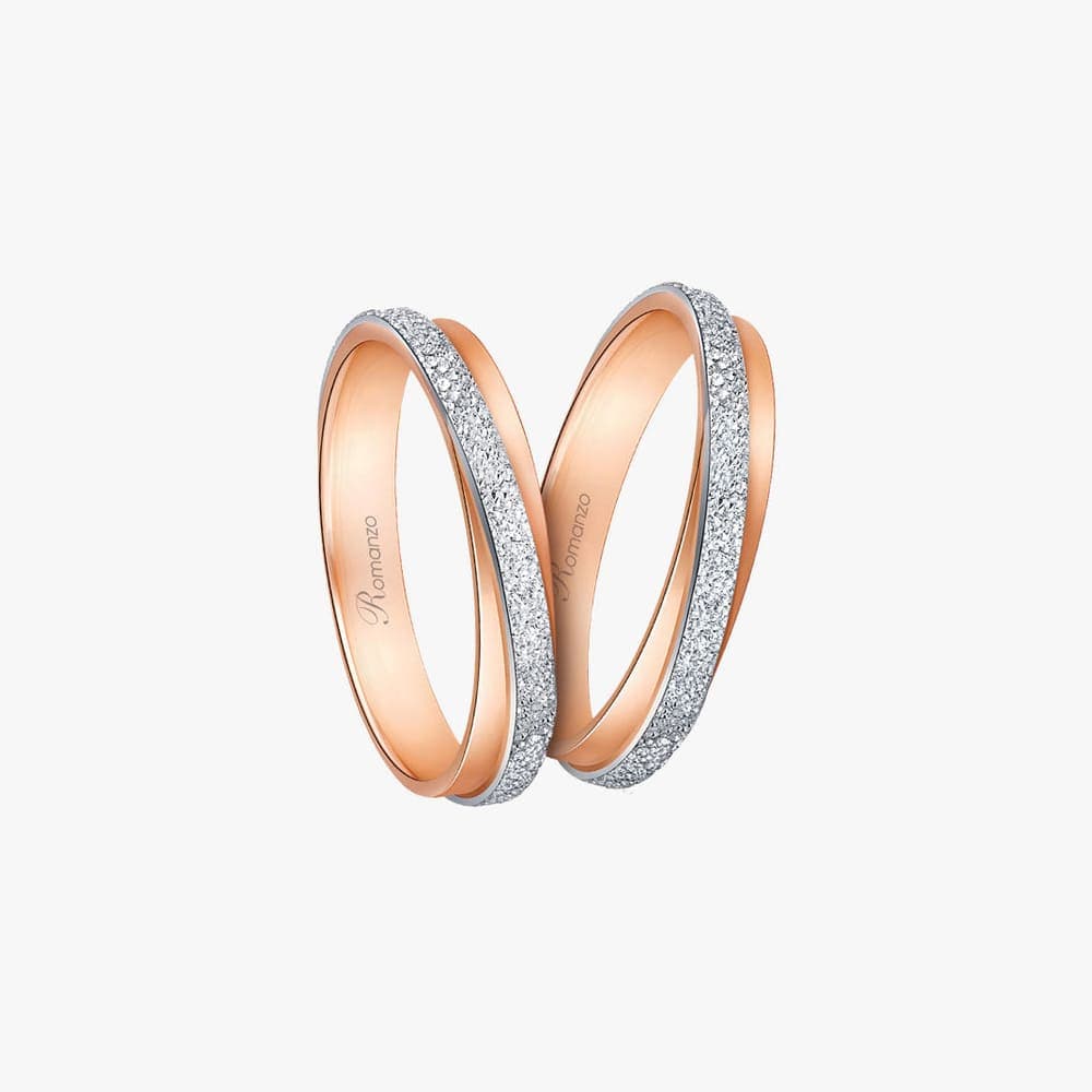 Elegant 14K white gold necklace featuring a brilliant-cut diamond solitaire.